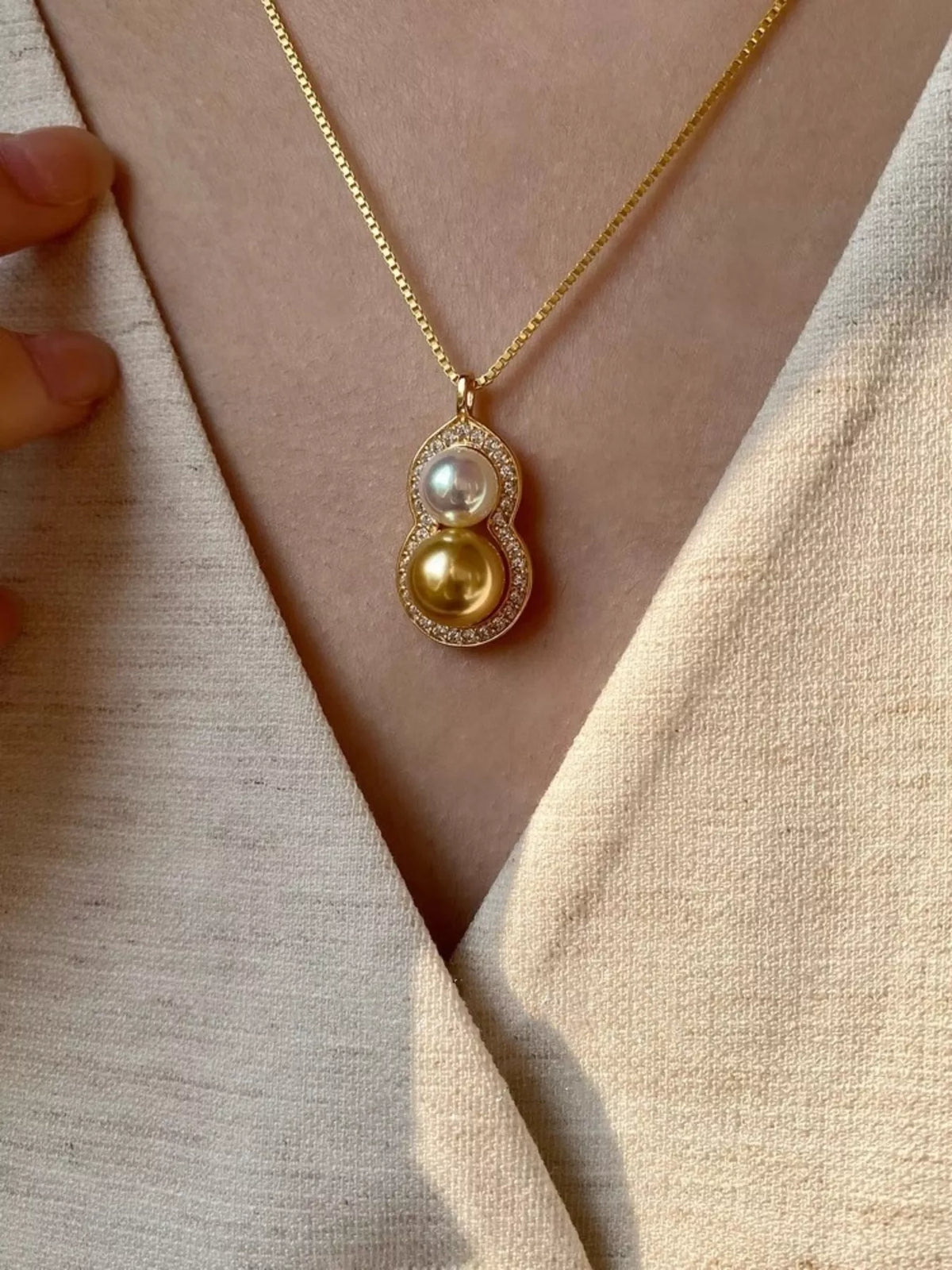 Necklace Alchemy: Master Class in Chain Physics, Gemstone Settings, Neckline Geometry, and High-Jewelry Layering